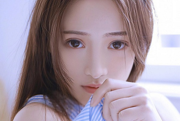 美女直播主播在线互动画面